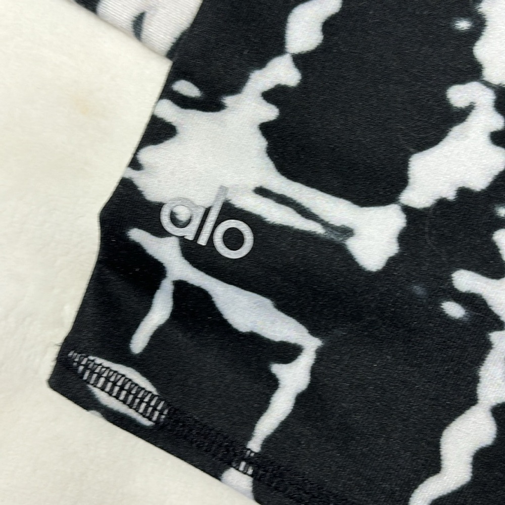 Alo Capris - image 2